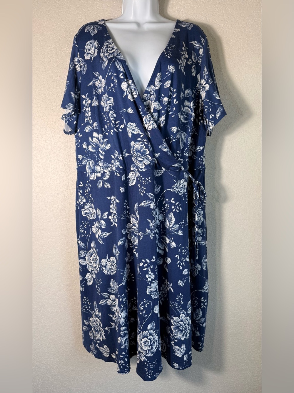 FORTUNE + IVY Women’s 3XL Floral Wrap Mini Dress in Navy Blue